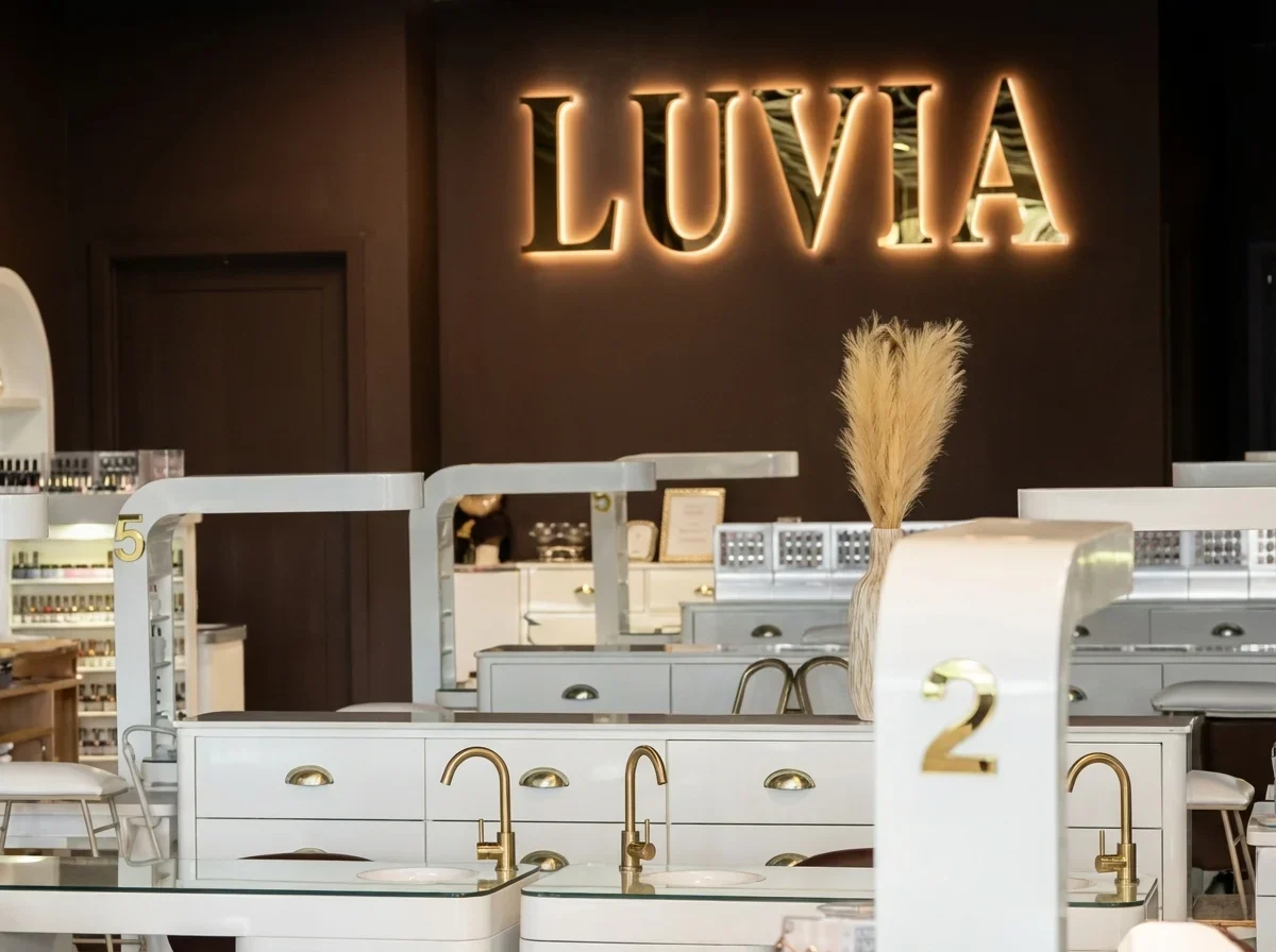 Backlit_Letters__Storefront_Channel_Letters__Retail_Stores_Boutiques__1