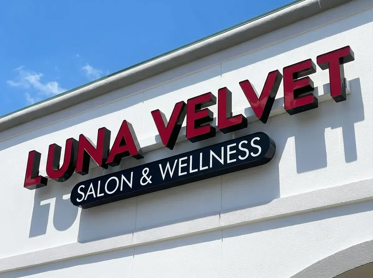 Front_Lit_Channel_Letters__Outdoor_Exterior_Storefront_Channel_Letters__Retail_Franchise_Retail_Stores_Boutiques__97