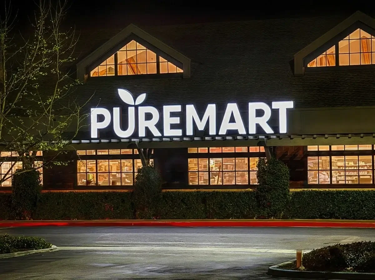 Front_Lit_Channel_Letters__Outdoor_Exterior_Storefront_Channel_Letters__Retail_Franchise_Retail_Stores_Boutiques__23