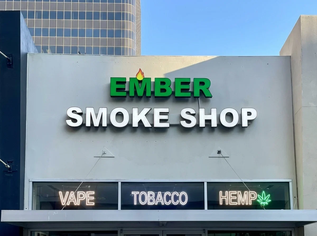 Front_Lit_Channel_Letters__Storefront_Channel_Letters__Retail_Stores_Boutiques__110